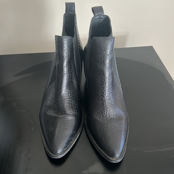 Sol Sana Booties - Picture 2 of 3